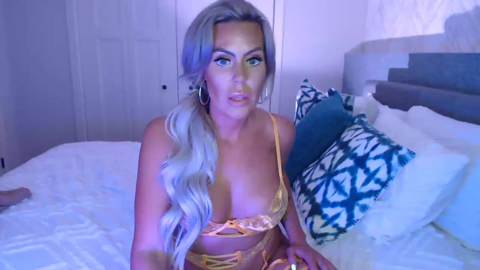 Gallery image thumbnail from MaysinRose's myfreecams stream on, 04/25/2023, 03:12 image 12 of 20