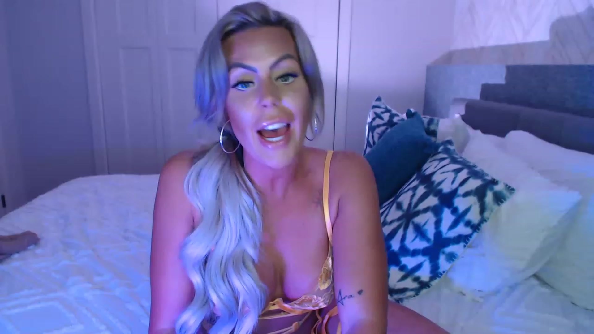 Gallery image thumbnail from MaysinRose's myfreecams stream on, 04/25/2023, 03:12 image 6 of 20