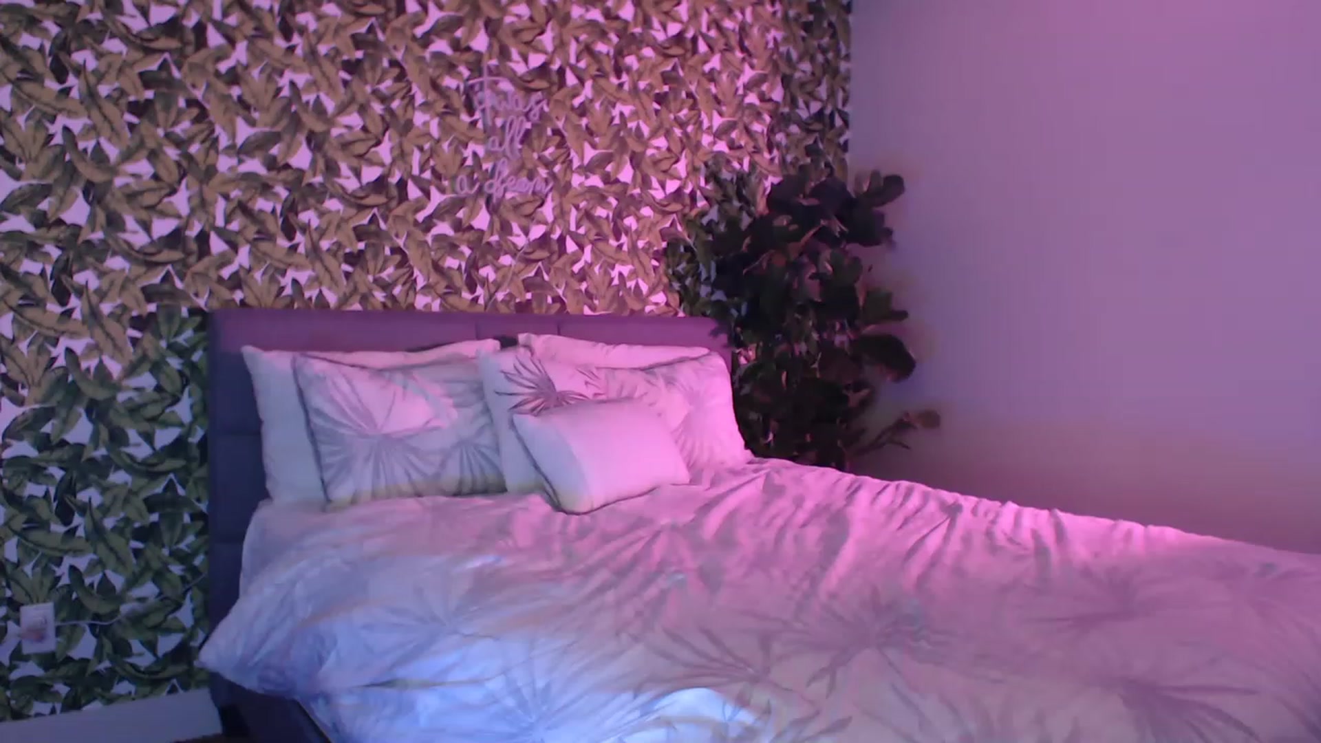 Gallery image thumbnail from MaysinRose's myfreecams stream on, 05/17/2023, 03:11 image 16 of 20