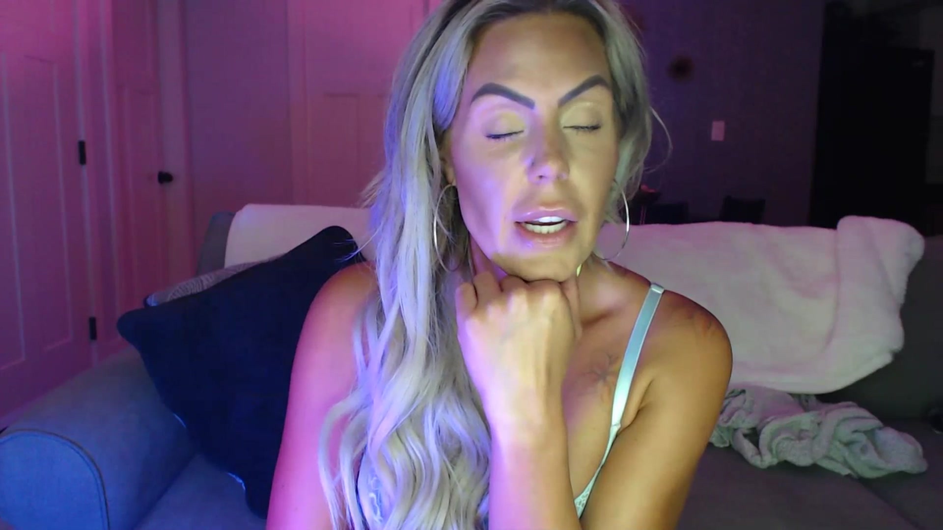 Gallery image thumbnail from MaysinRose's myfreecams stream on, 06/28/2023, 04:32 image 2 of 20