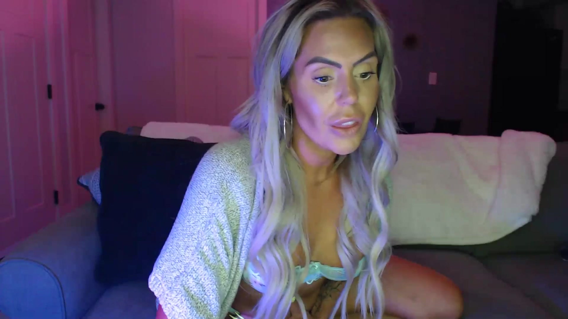 Gallery image thumbnail from MaysinRose's myfreecams stream on, 06/28/2023, 04:32 image 14 of 20