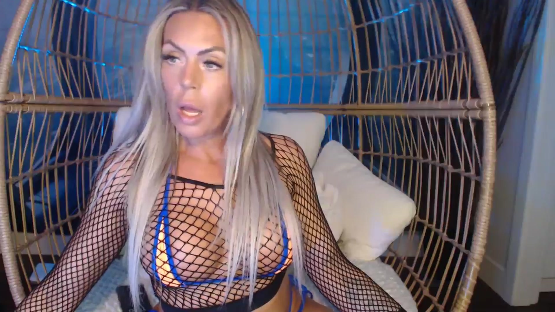 Gallery image thumbnail from MaysinRosexx's myfreecams stream on, 04/06/2026, 06:22 image 7 of 20