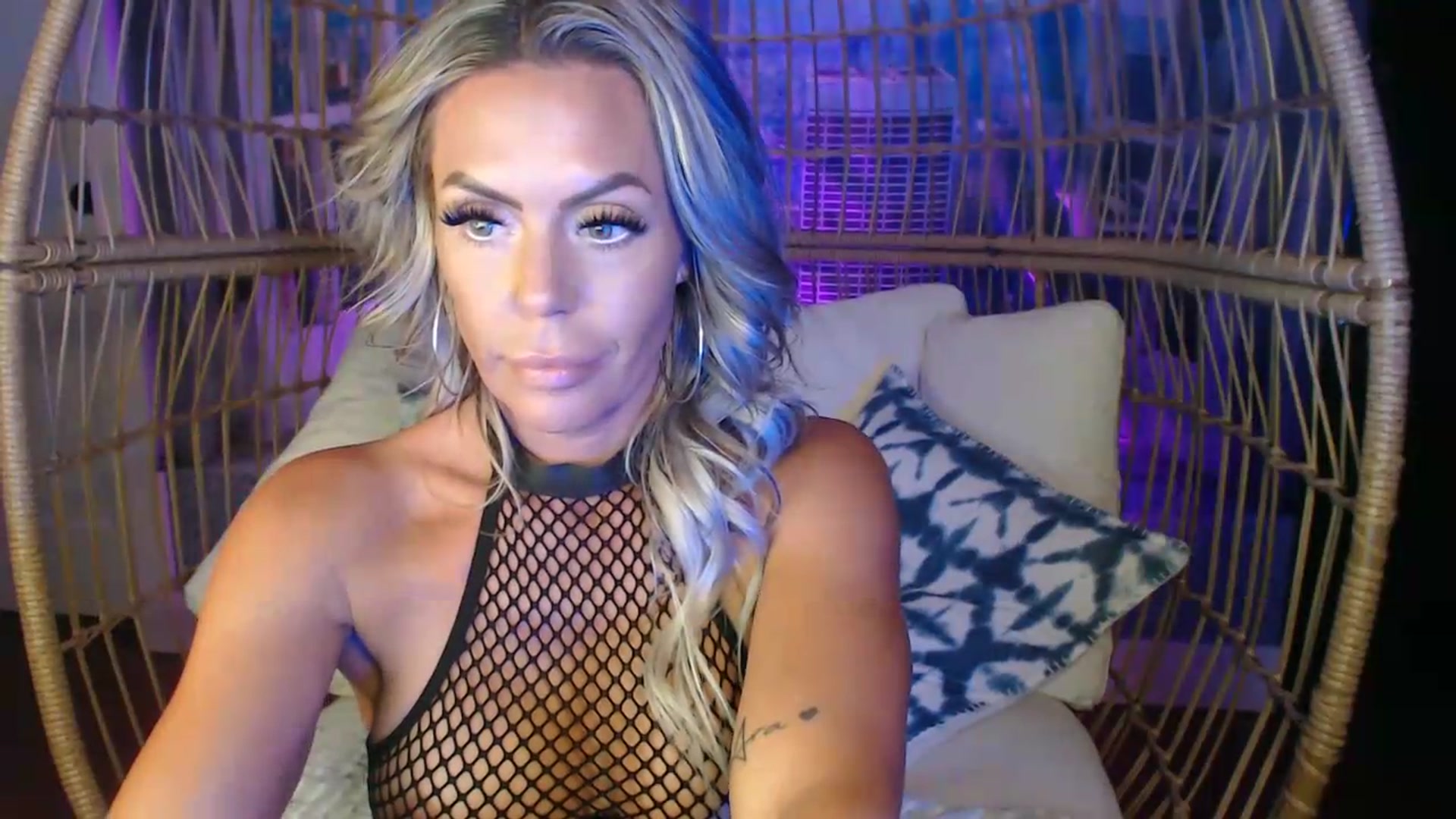 Gallery image thumbnail from MaysinRosexx's myfreecams stream on, 07/12/2026, 06:50 image 8 of 20