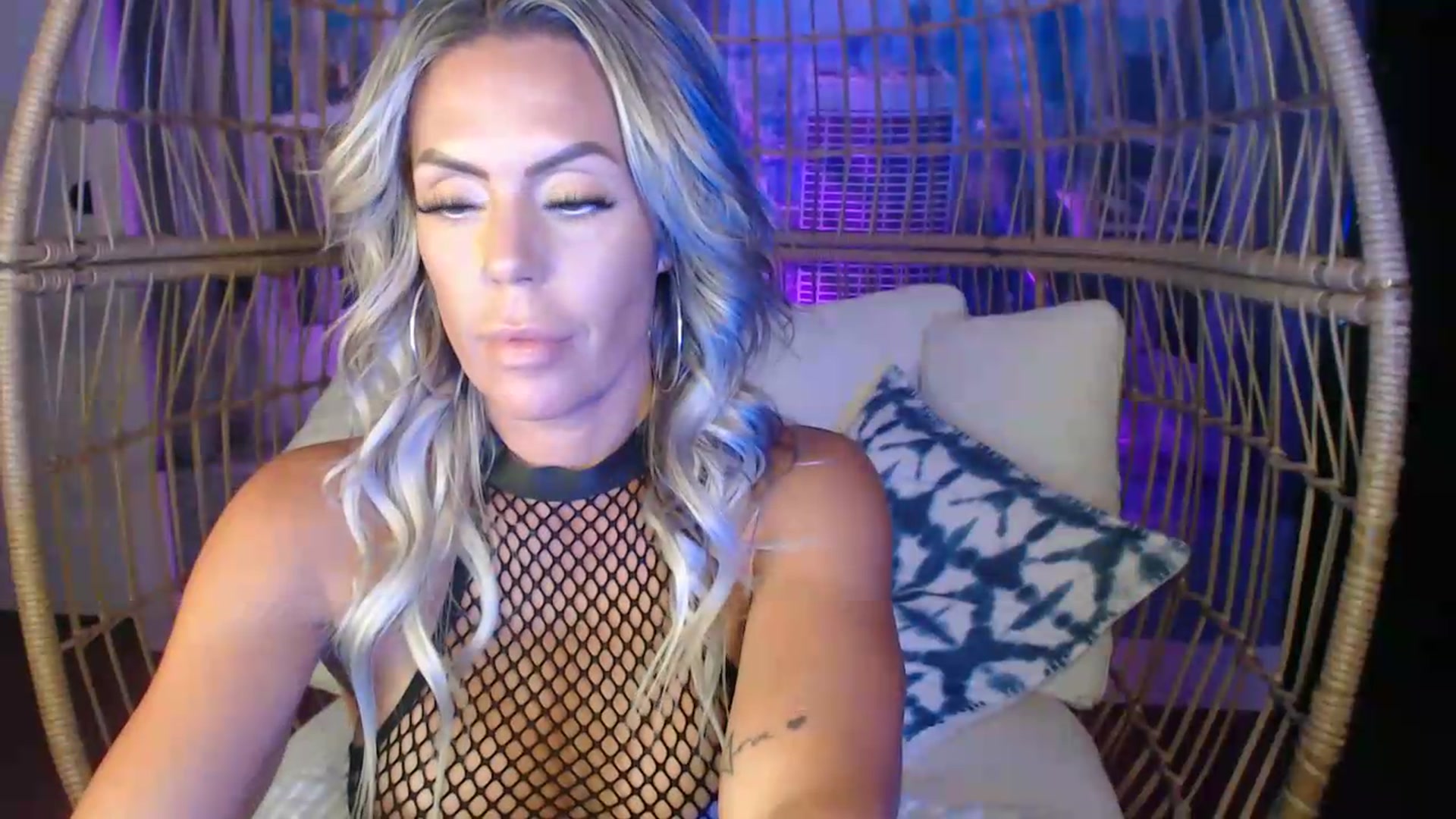 Gallery image thumbnail from MaysinRosexx's myfreecams stream on, 07/12/2026, 06:50 image 19 of 20