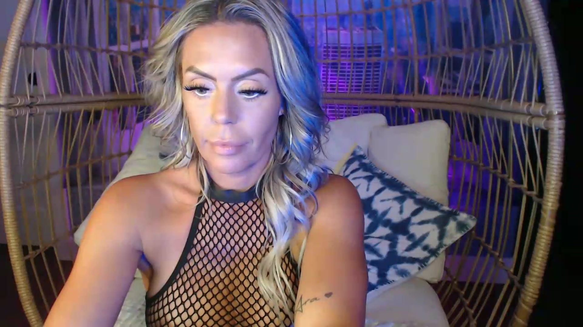 Gallery image thumbnail from MaysinRosexx's myfreecams stream on, 07/12/2026, 06:50 image 9 of 20