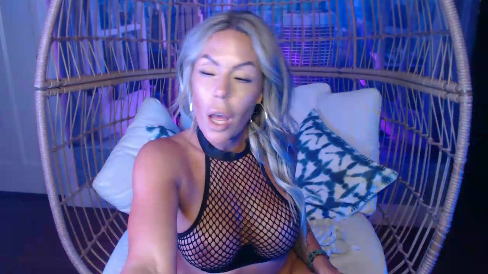 Gallery image thumbnail from MaysinRosexx's myfreecams stream on, 07/19/2026, 05:23 image 11 of 20