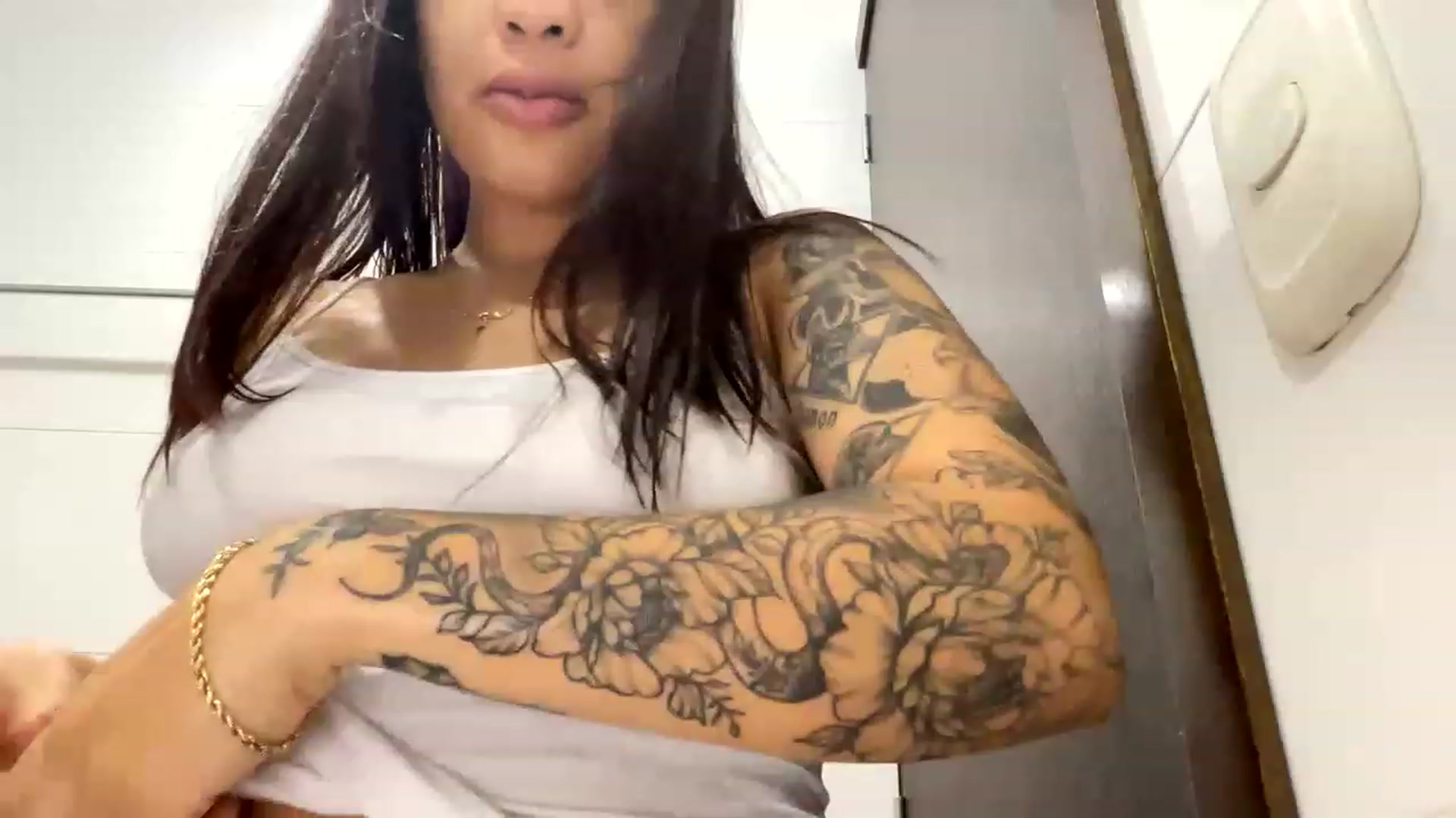 Gallery image thumbnail from Maysoon_'s myfreecams stream on, 12/09/2022, 04:34 image 10 of 20