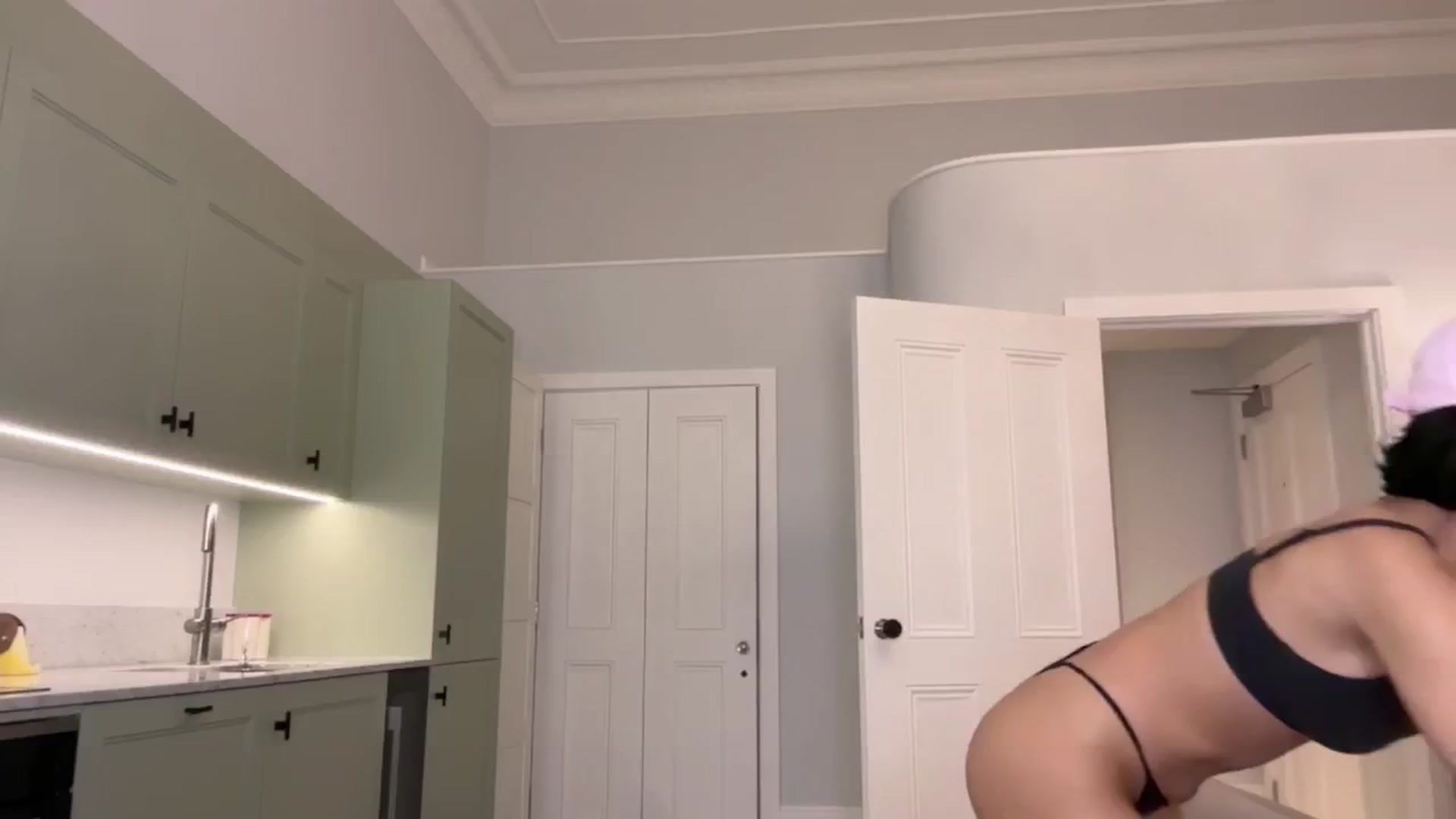 Gallery image thumbnail from Maze__'s myfreecams stream on, 09/29/2024, 24:01 image 14 of 20