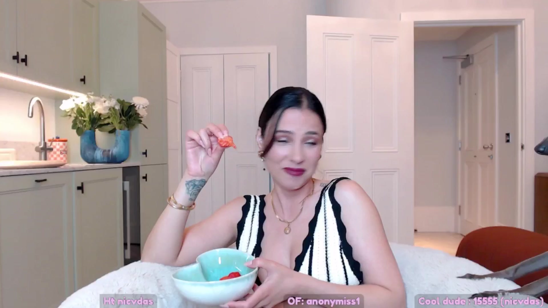 Gallery image thumbnail from Maze__'s myfreecams stream on, 04/06/2025, 20:57 image 7 of 20