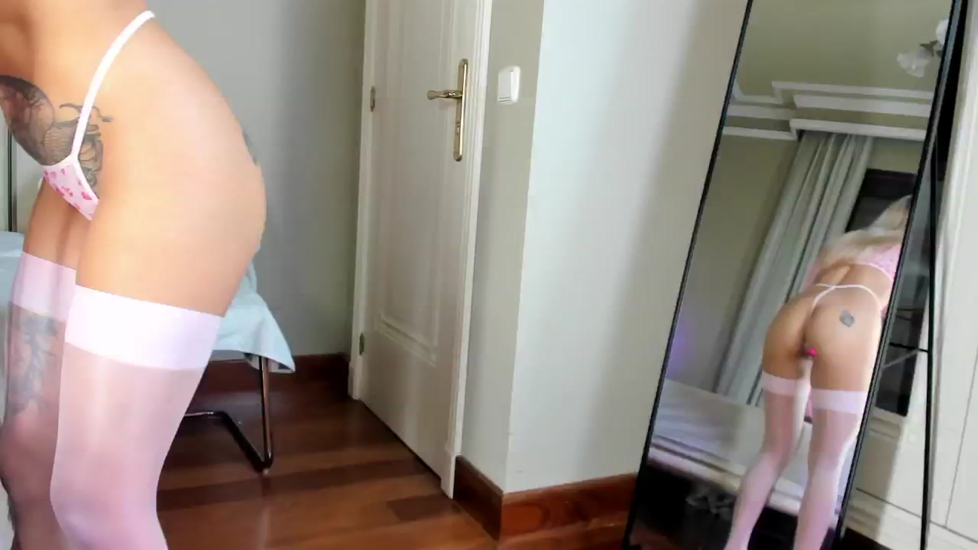 Gallery image thumbnail from Mazeky's myfreecams stream on, 11/30/2024, 21:30 image 5 of 20
