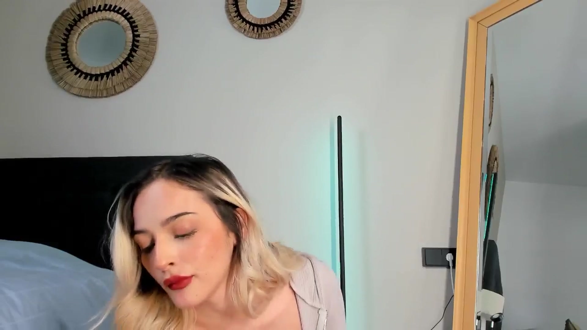 Gallery image thumbnail from Mazeky's myfreecams stream on, 03/13/2025, 22:10 image 13 of 20