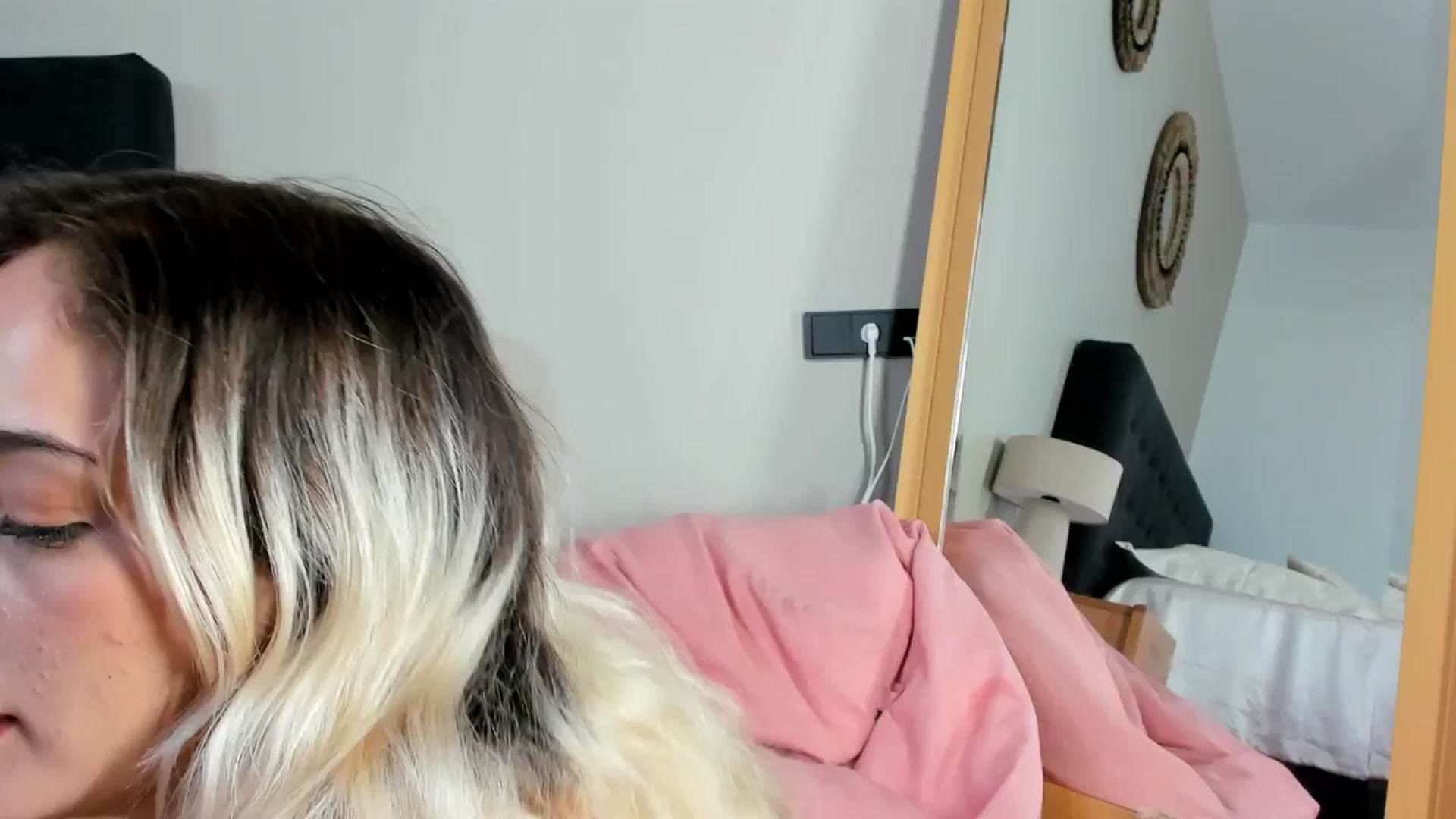 Gallery image thumbnail from Mazeky's myfreecams stream on, 04/18/2025, 21:44 image 10 of 20