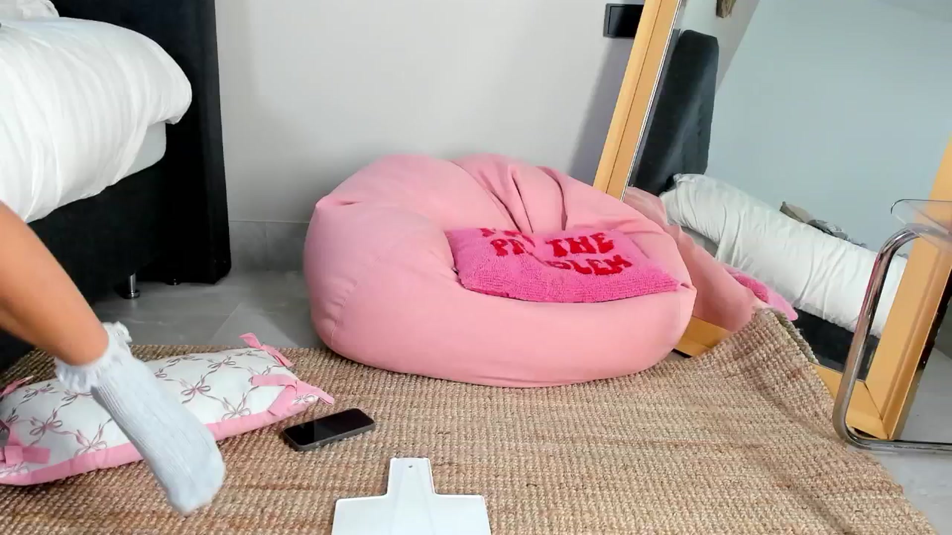 Gallery image thumbnail from Mazeky's myfreecams stream on, 05/02/2025, 24:13 image 14 of 20