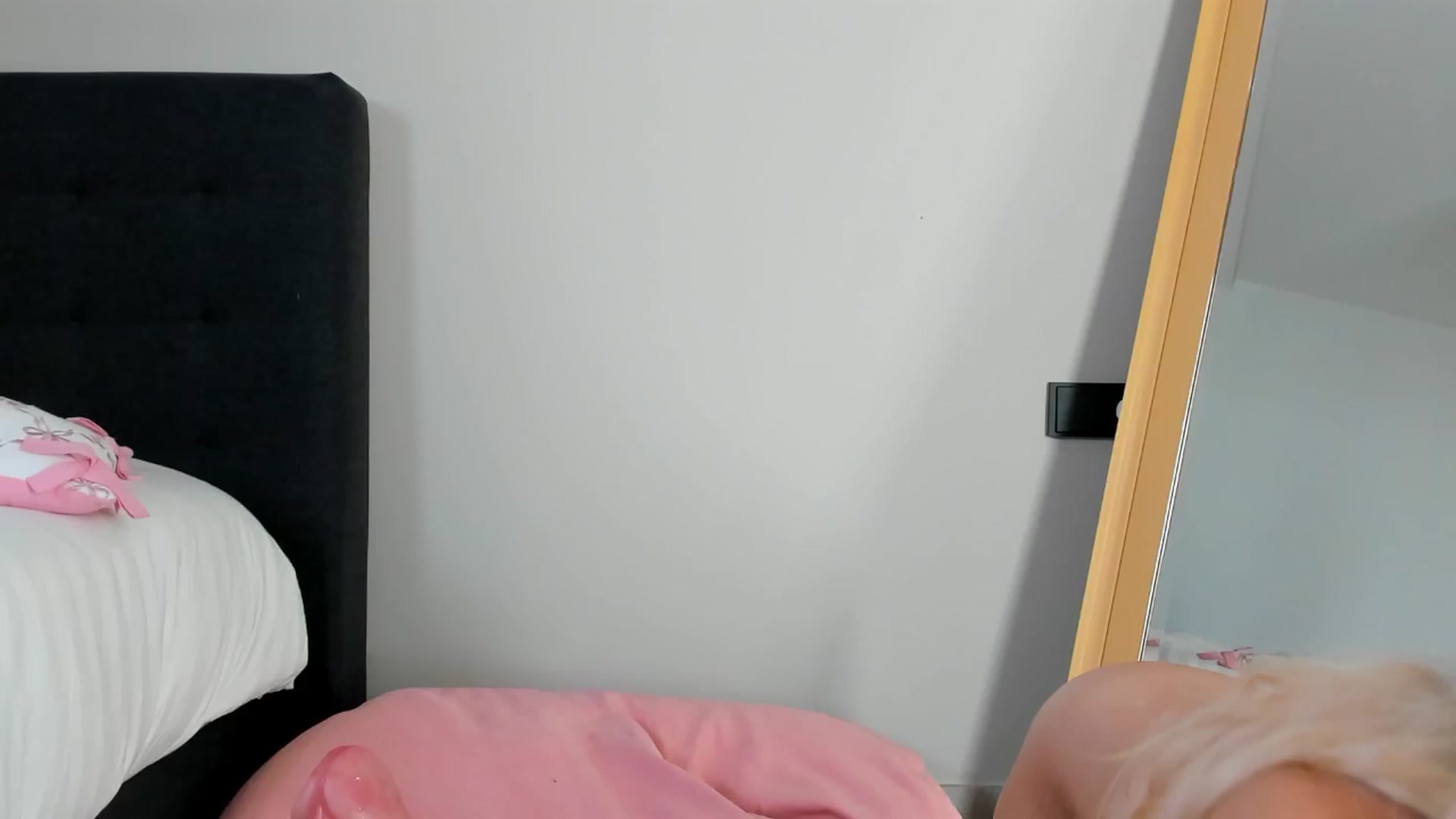 Gallery image thumbnail from Mazeky's myfreecams stream on, 05/03/2025, 24:19 image 8 of 20
