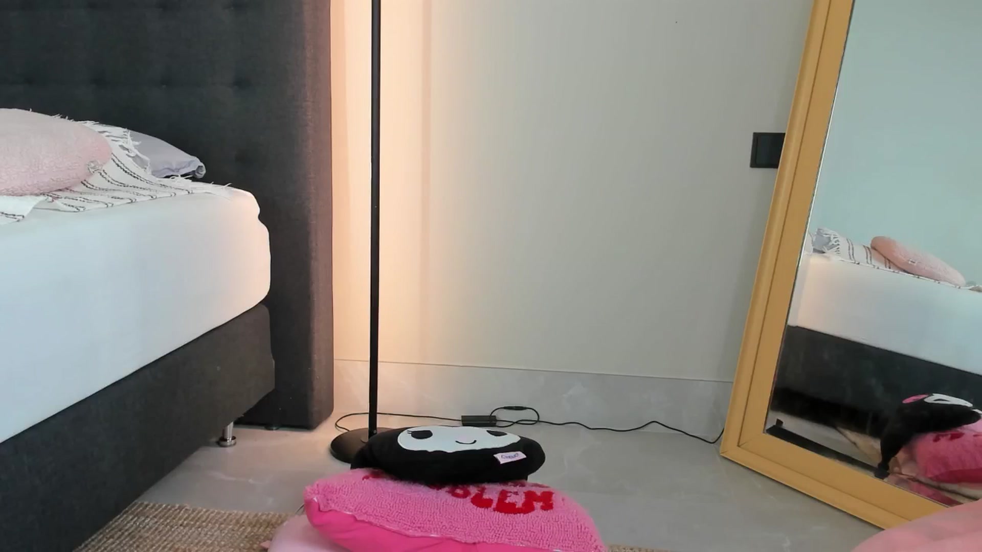 Gallery image thumbnail from Mazeky's myfreecams stream on, 06/24/2025, 22:43 image 14 of 20
