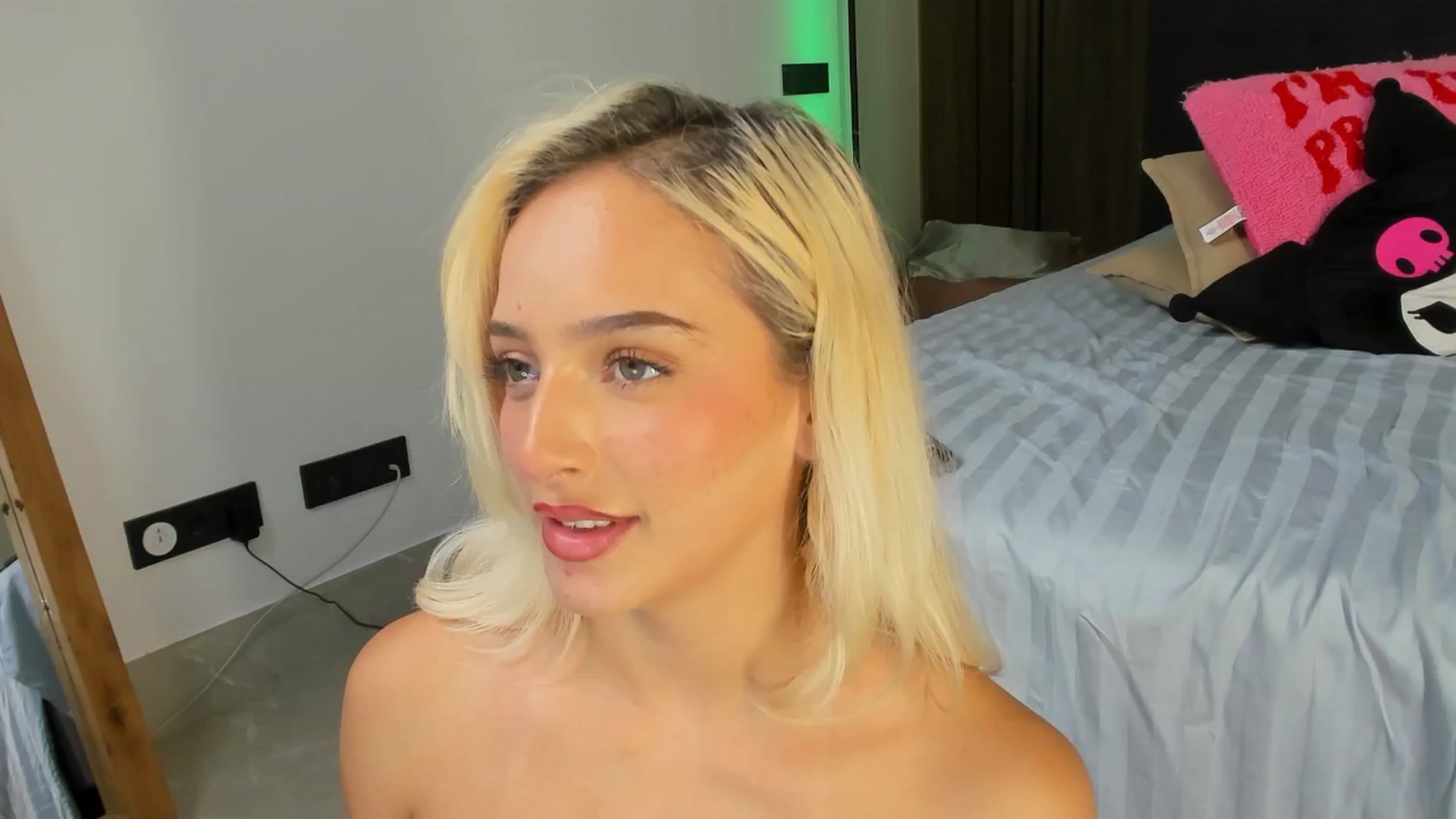 Gallery image thumbnail from Mazeky's myfreecams stream on, 07/16/2025, 24:31 image 1 of 20