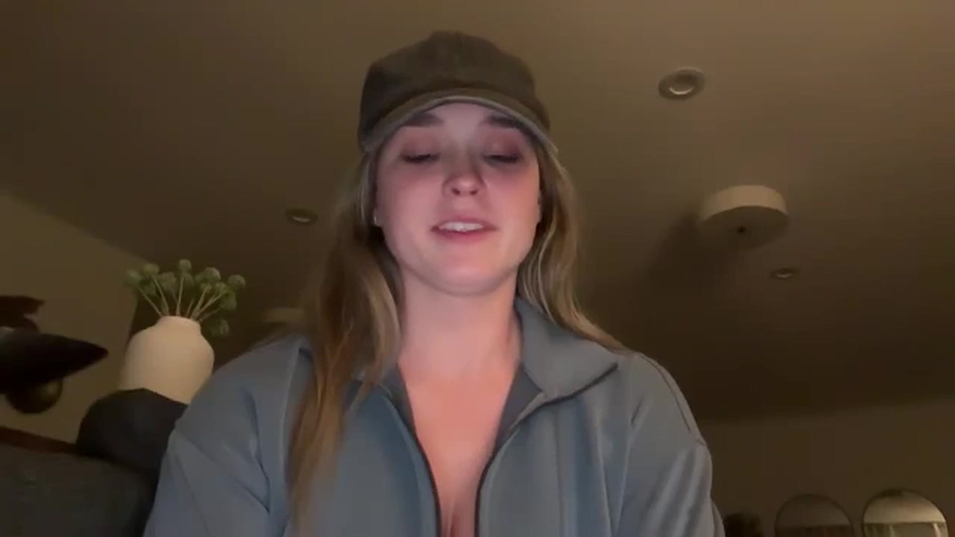 Gallery image thumbnail from Mazie's myfreecams stream on, 03/17/2026, 04:35 image 11 of 20
