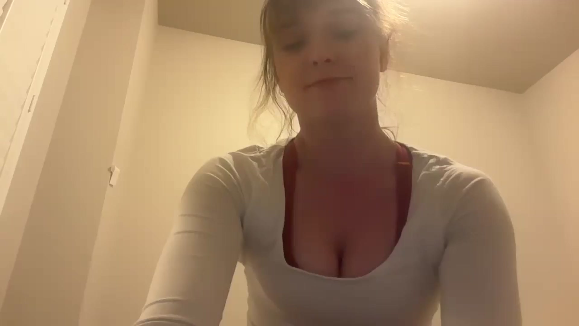 Gallery image thumbnail from Mazie's myfreecams stream on, 03/23/2026, 03:13 image 13 of 20