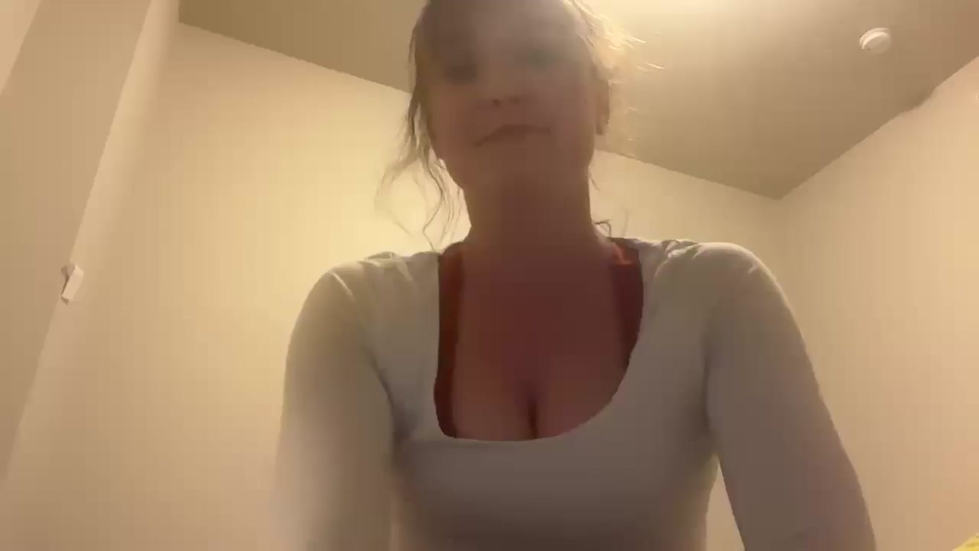 Gallery image thumbnail from Mazie's myfreecams stream on, 03/23/2026, 03:13 image 6 of 20