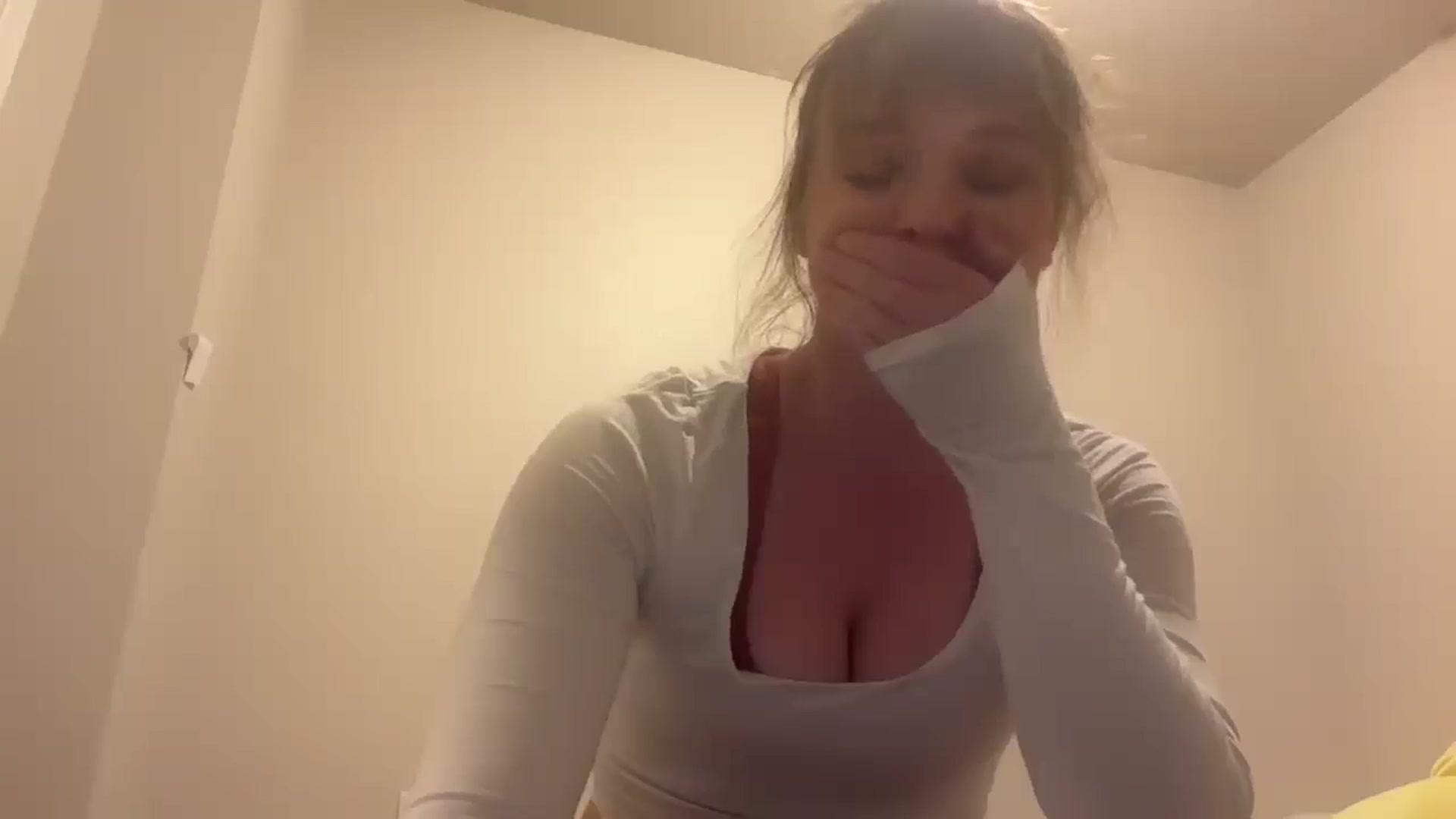 Gallery image thumbnail from Mazie's myfreecams stream on, 03/23/2026, 03:13 image 10 of 20