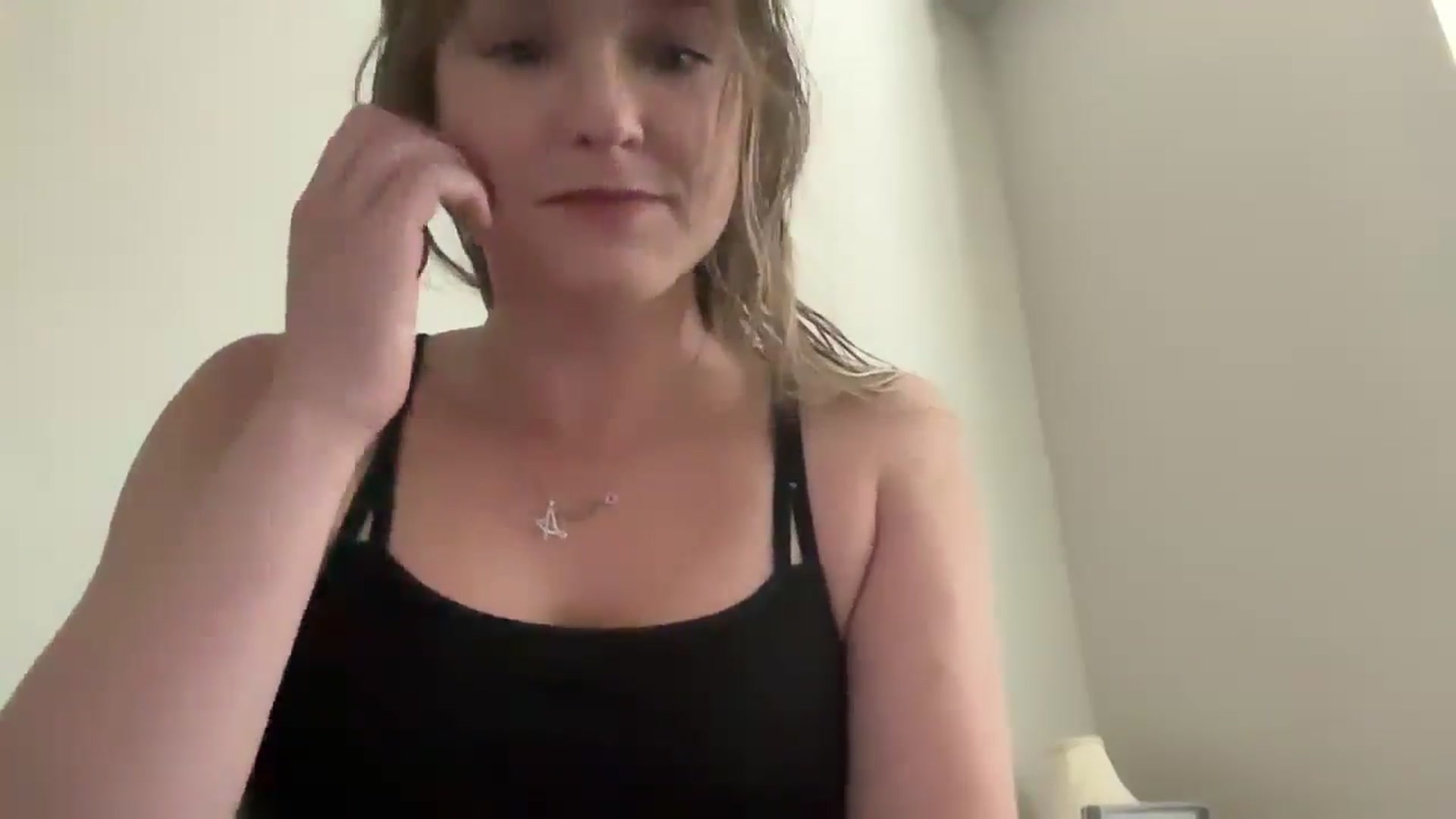 Gallery image thumbnail from Mazie's myfreecams stream on, 04/20/2026, 16:43 image 9 of 20