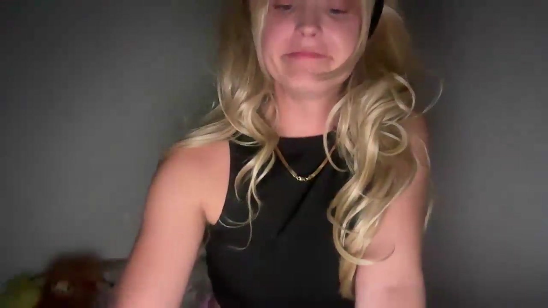 Gallery image thumbnail from Mazie's myfreecams stream on, 07/06/2026, 02:31 image 4 of 20