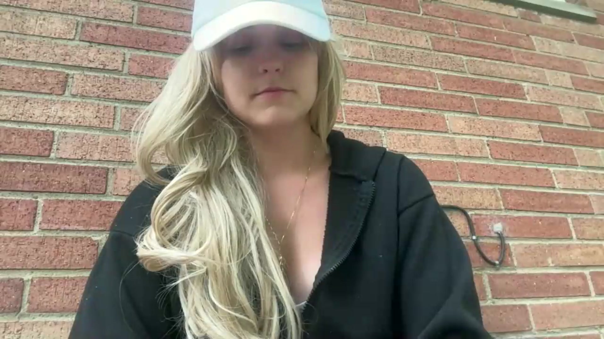 Gallery image thumbnail from Mazie's myfreecams stream on, 07/06/2026, 23:15 image 15 of 20