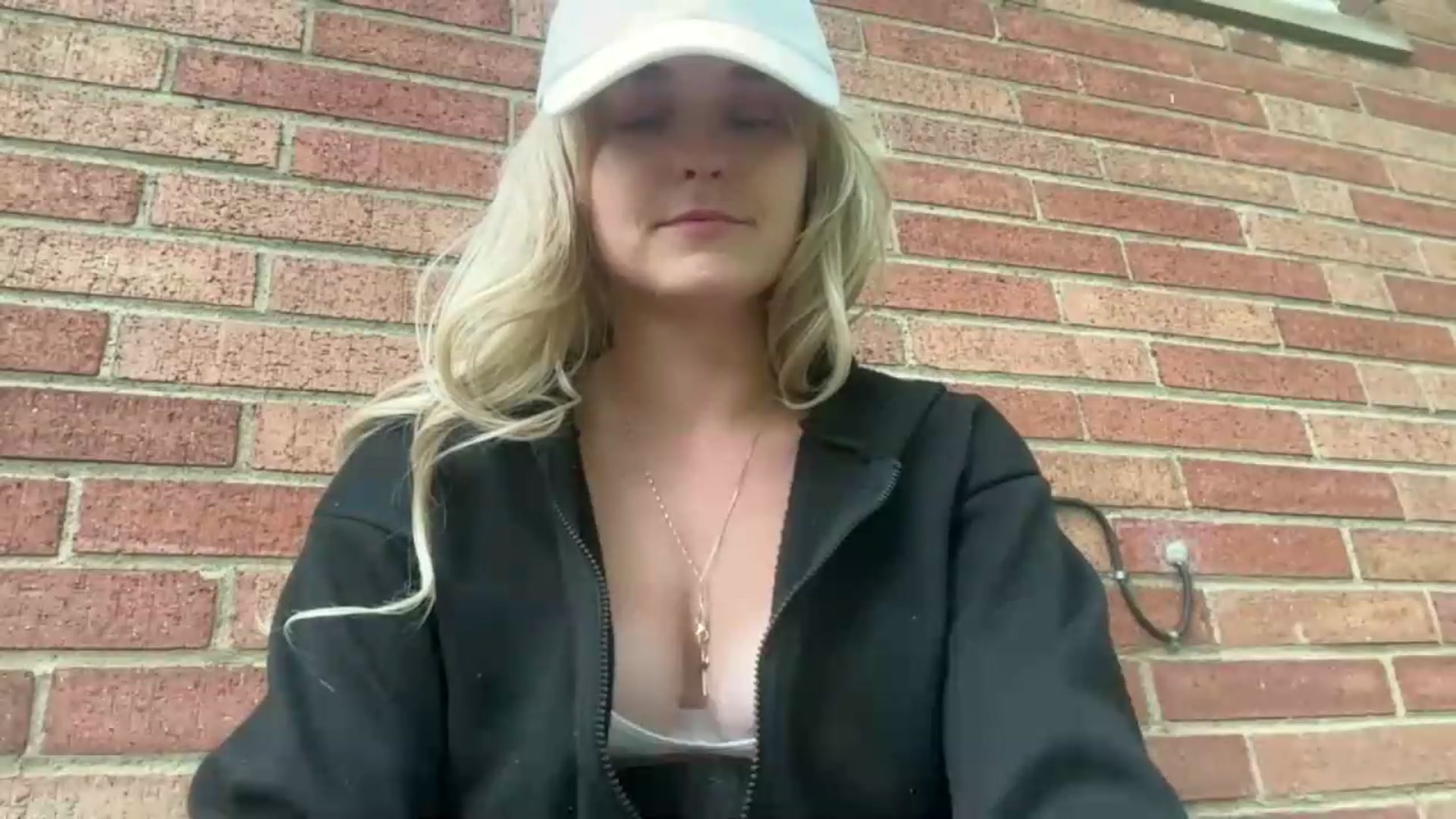 Gallery image thumbnail from Mazie's myfreecams stream on, 07/06/2026, 23:15 image 18 of 20