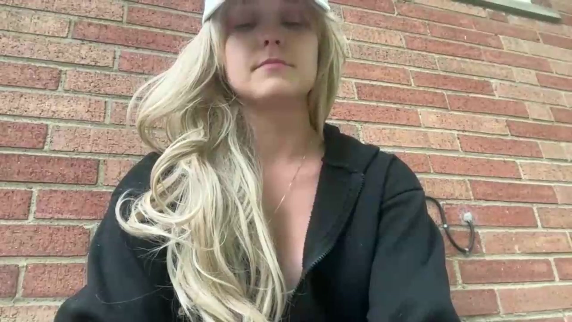 Gallery image thumbnail from Mazie's myfreecams stream on, 07/06/2026, 23:15 image 16 of 20