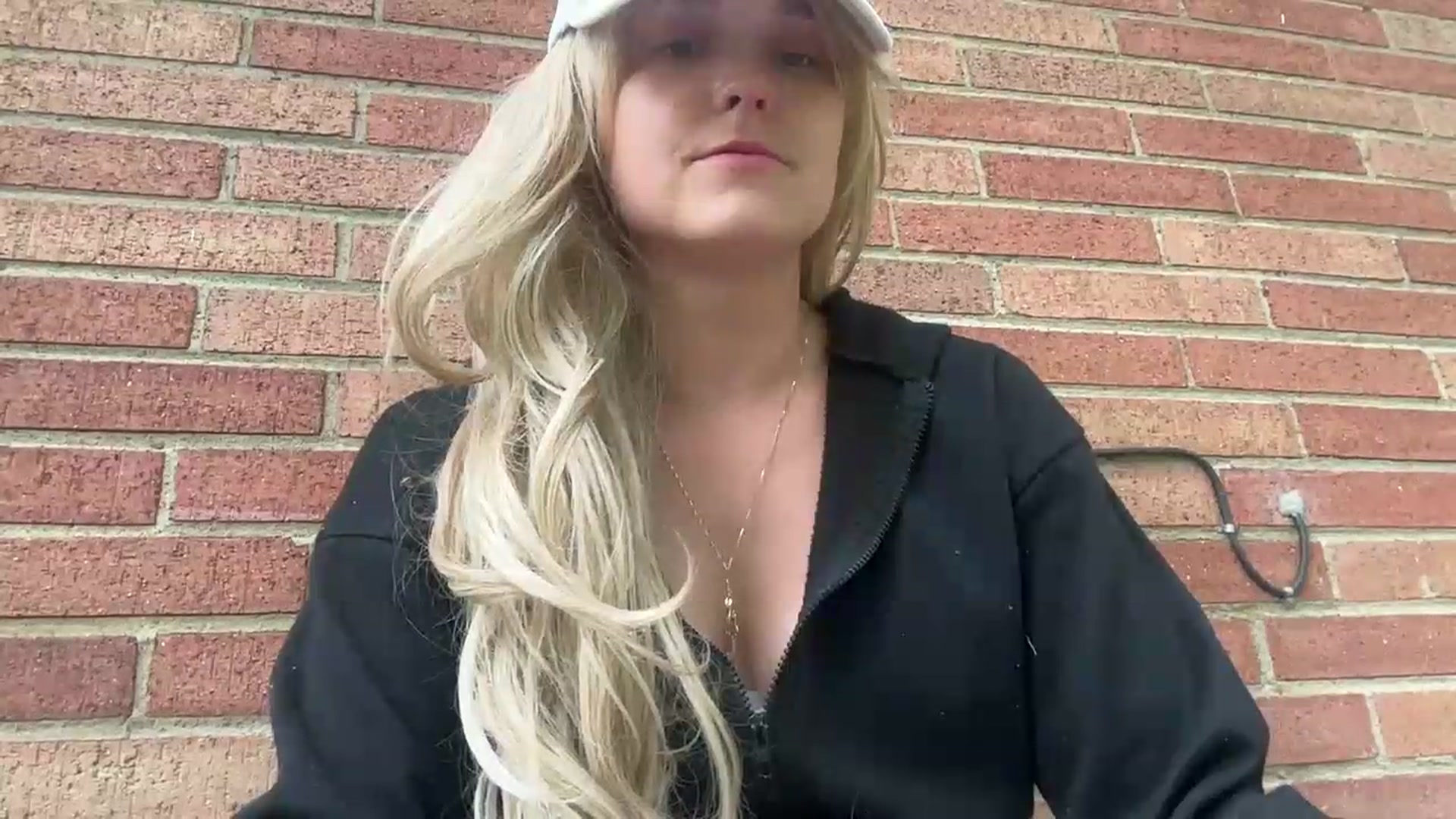 Gallery image thumbnail from Mazie's myfreecams stream on, 07/06/2026, 23:15 image 12 of 20