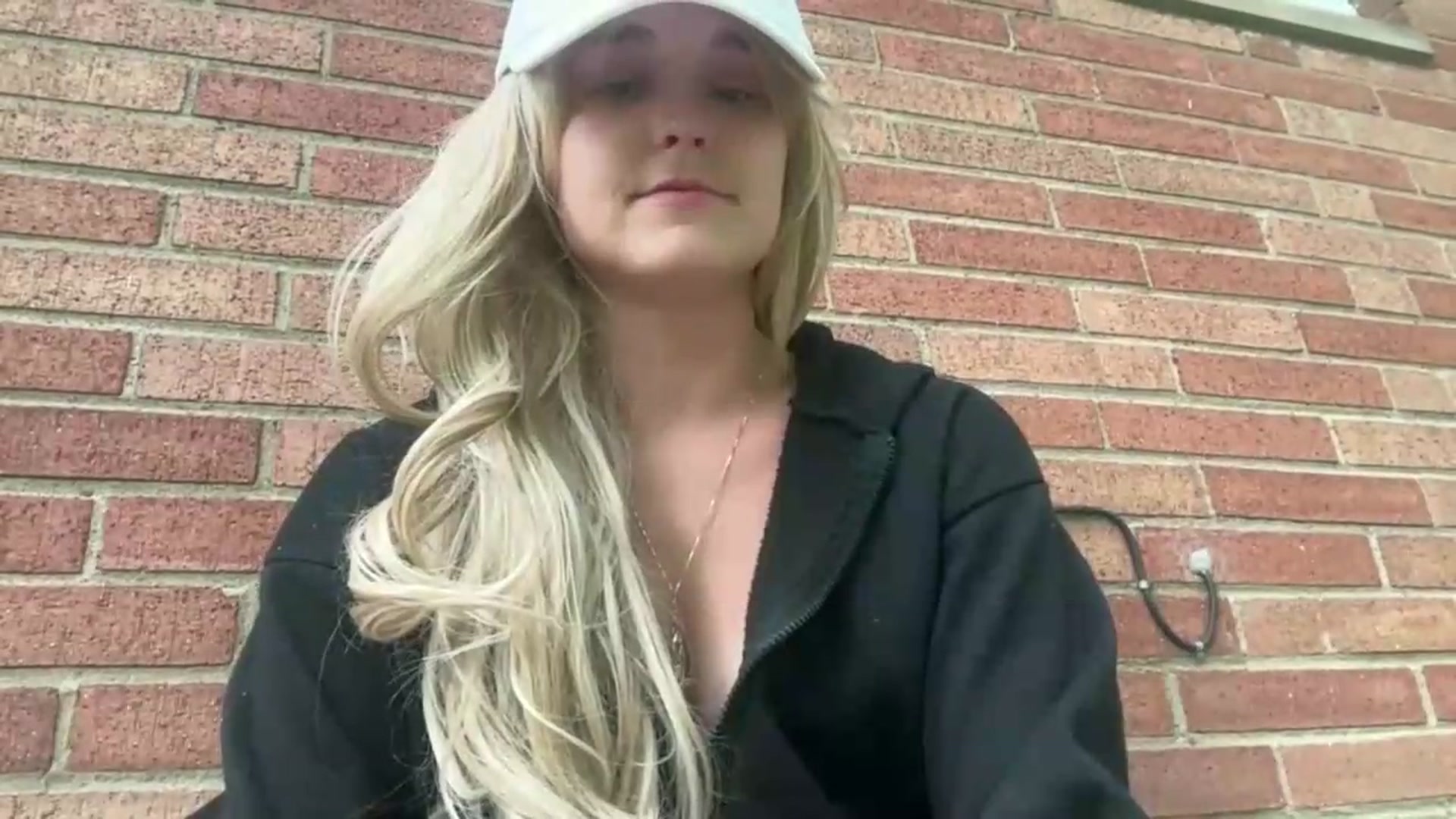 Gallery image thumbnail from Mazie's myfreecams stream on, 07/06/2026, 23:15 image 14 of 20