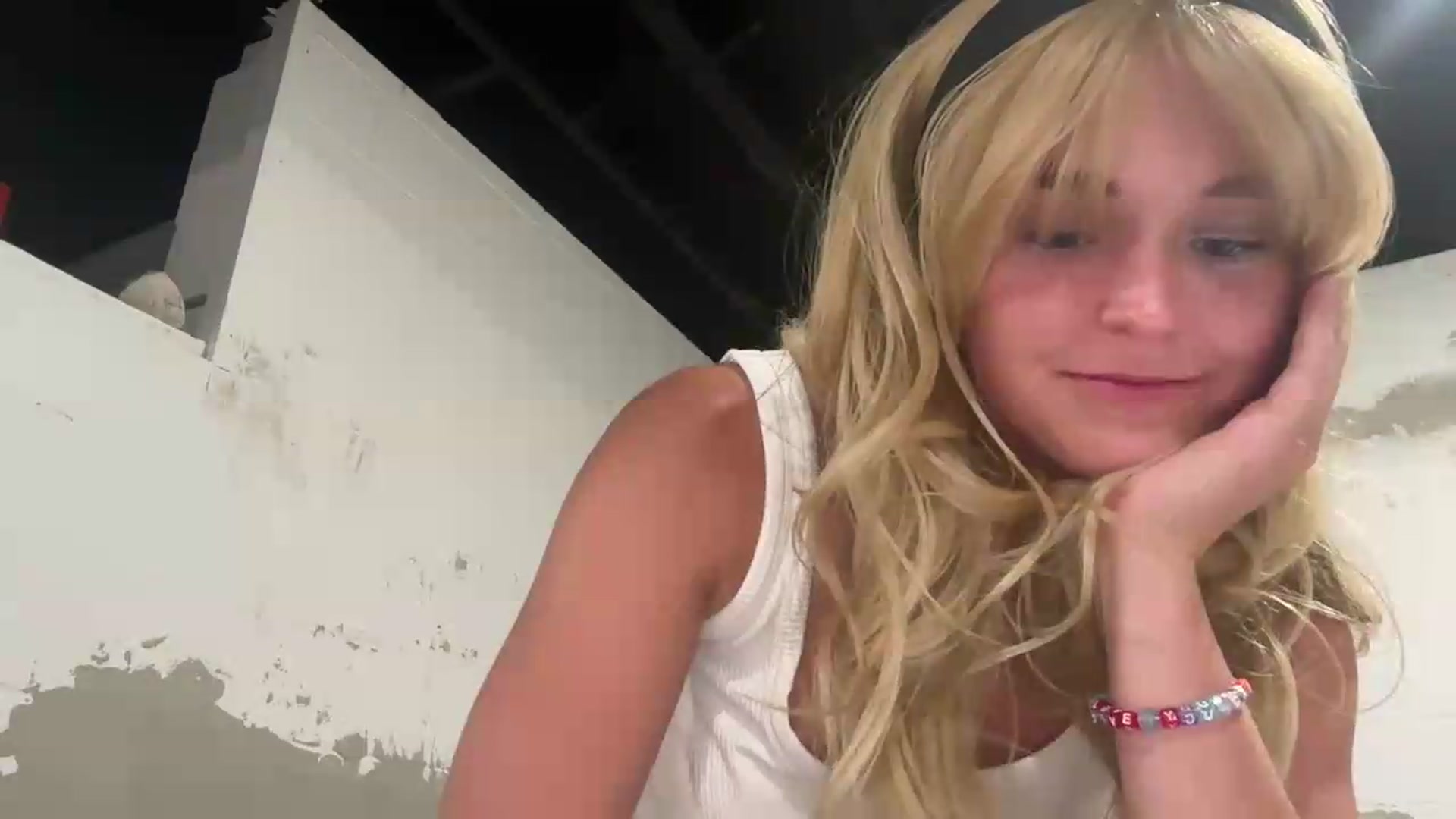 Gallery image thumbnail from Mazie's myfreecams stream on, 08/12/2026, 23:25 image 12 of 20