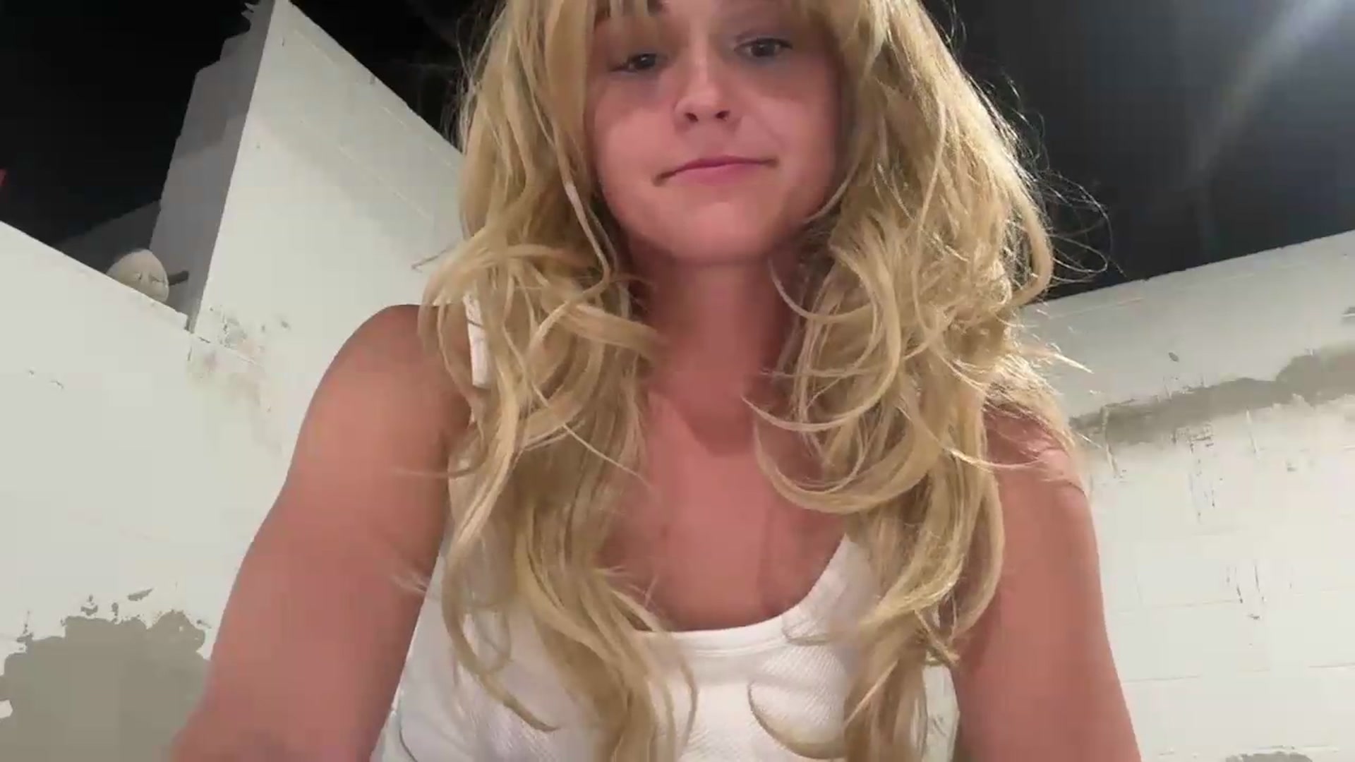 Gallery image thumbnail from Mazie's myfreecams stream on, 08/12/2026, 23:25 image 15 of 20