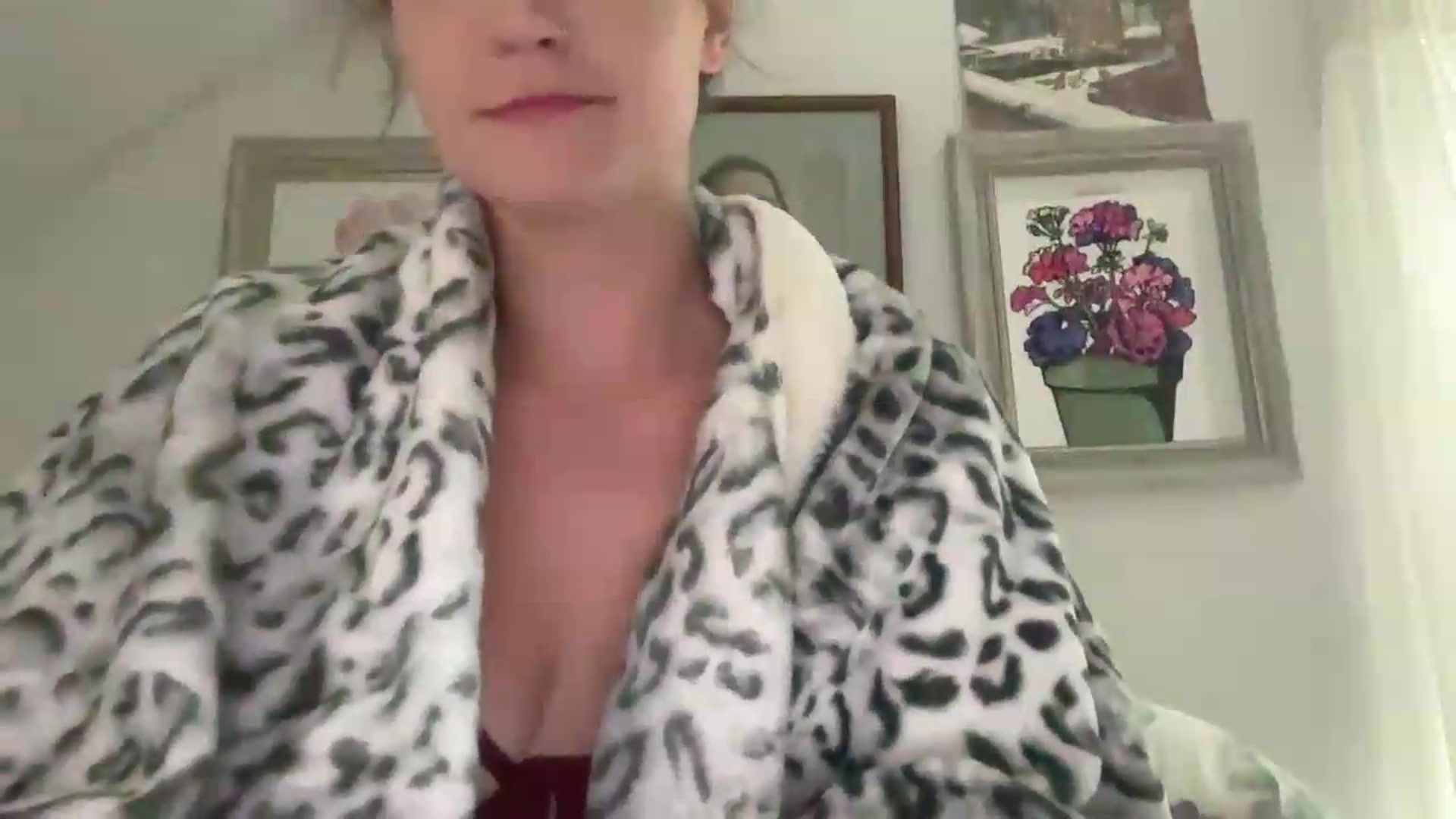 Gallery image thumbnail from Mazie's myfreecams stream on, 08/25/2026, 15:39 image 9 of 20