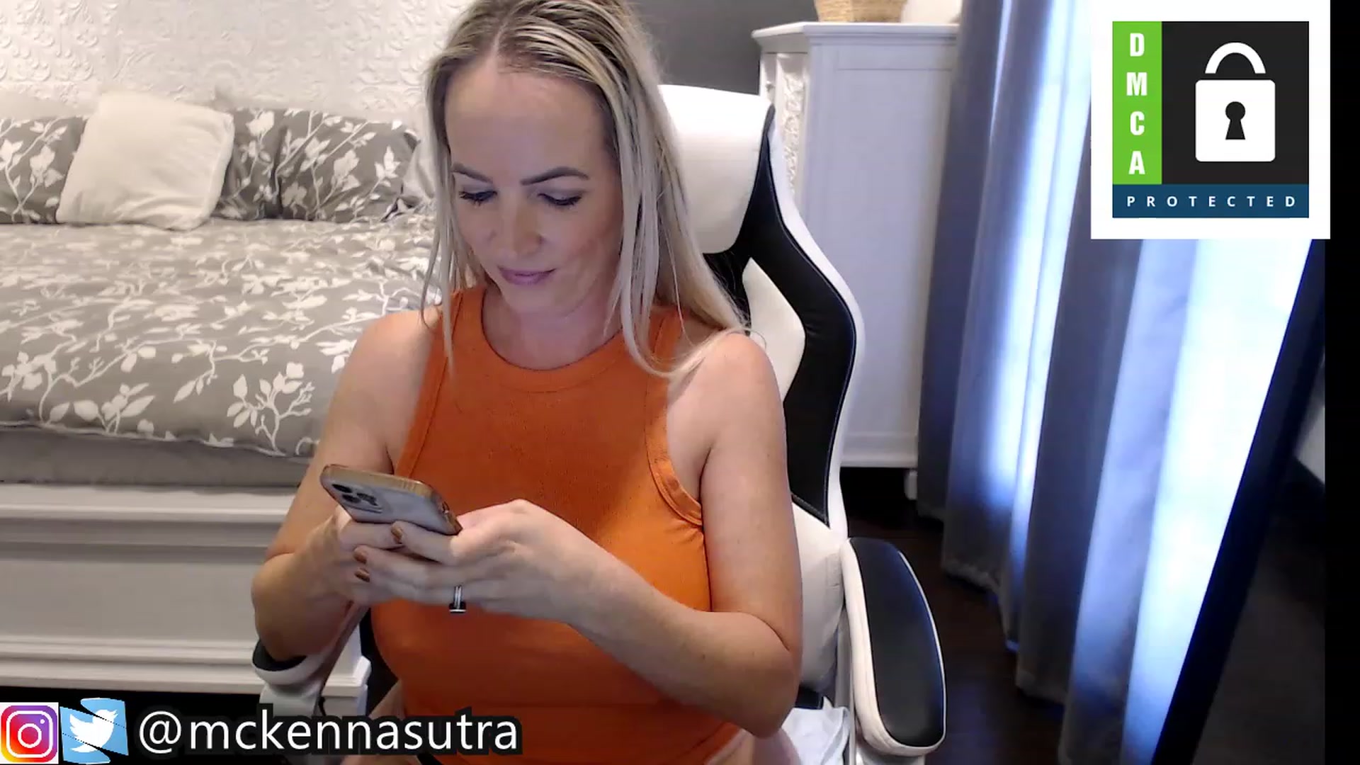 Gallery image thumbnail from Mckennasutra's myfreecams stream on, 11/14/2022, 18:38 image 4 of 20