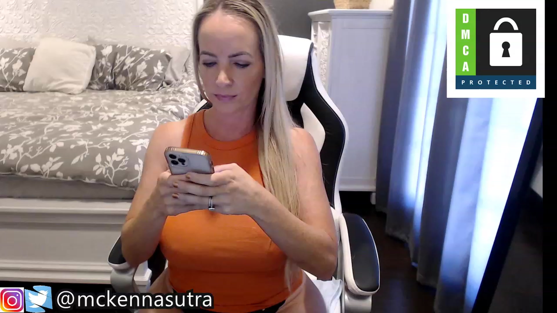 Gallery image thumbnail from Mckennasutra's myfreecams stream on, 11/14/2022, 18:38 image 9 of 20