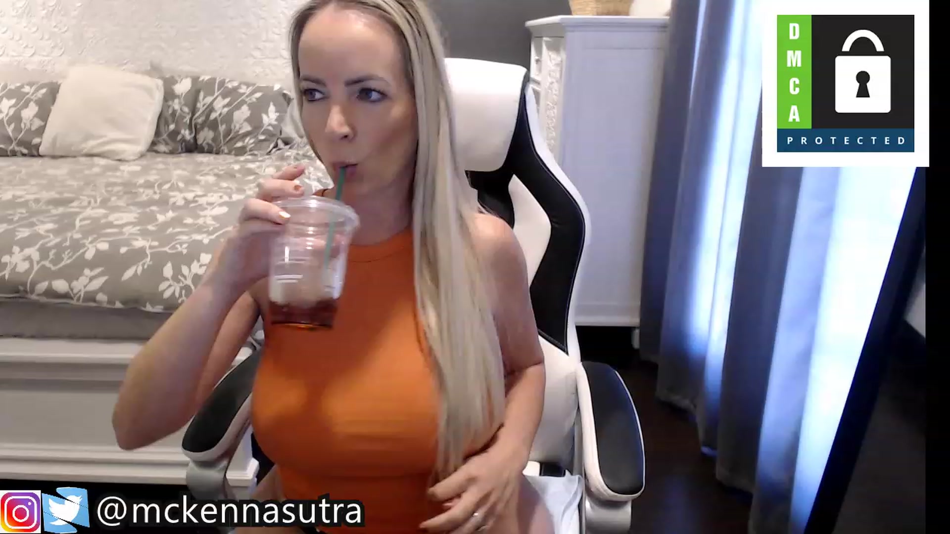Gallery image thumbnail from Mckennasutra's myfreecams stream on, 11/14/2022, 18:38 image 8 of 20