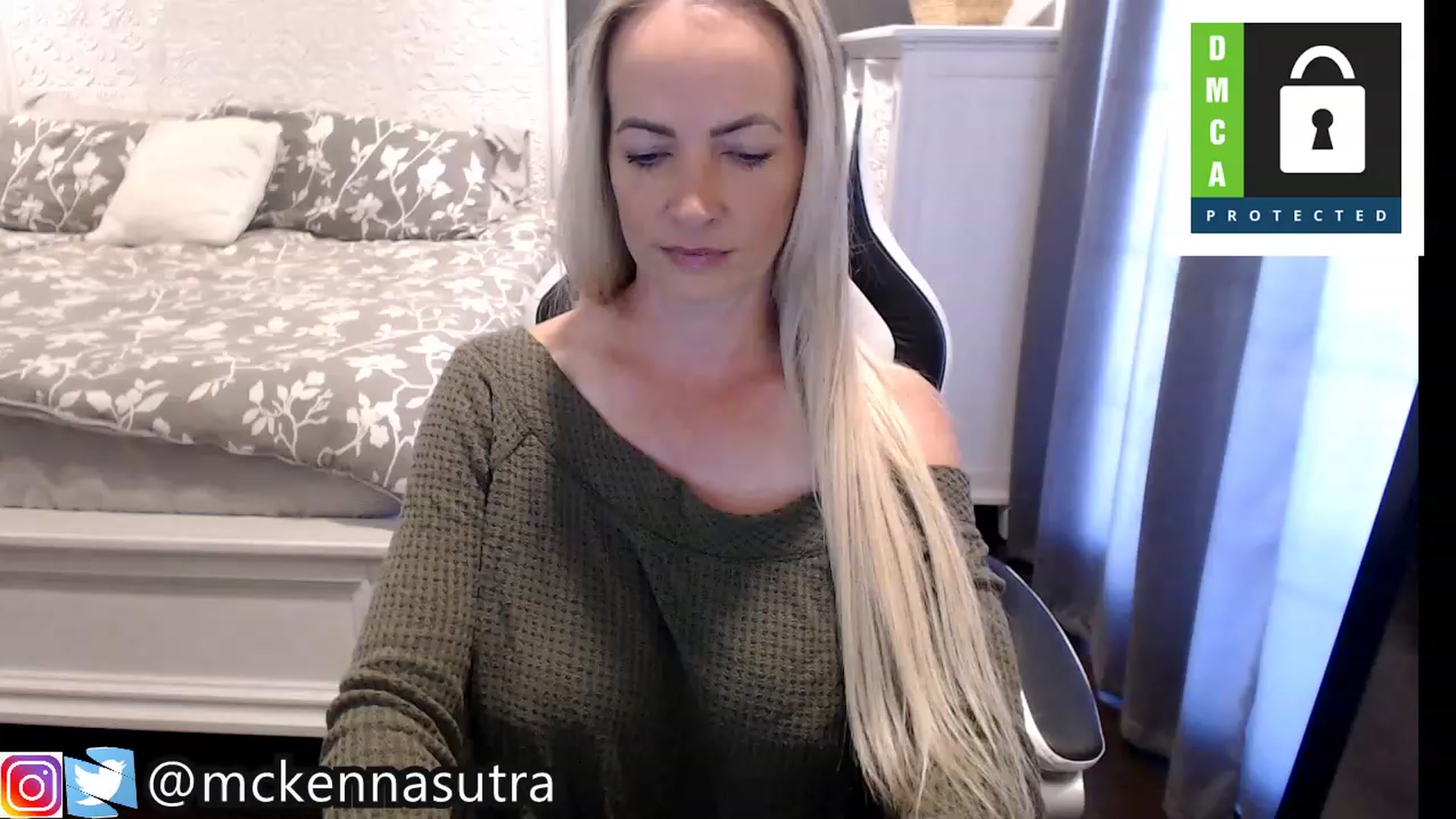 Gallery image thumbnail from Mckennasutra's myfreecams stream on, 11/15/2022, 16:24 image 16 of 20