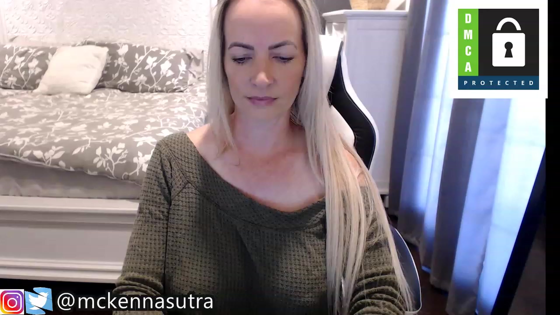 Gallery image thumbnail from Mckennasutra's myfreecams stream on, 11/15/2022, 16:24 image 5 of 20