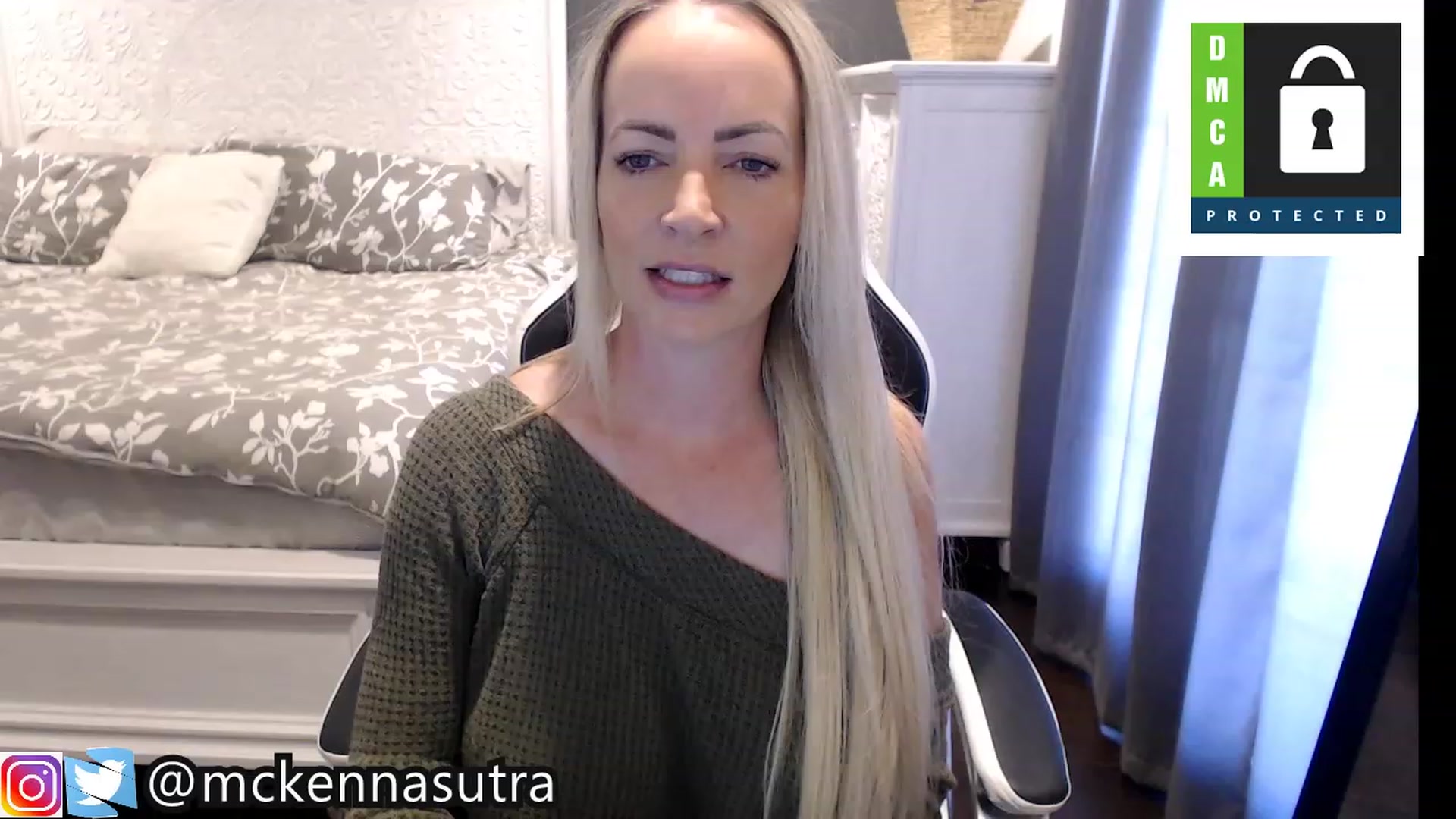 Gallery image thumbnail from Mckennasutra's myfreecams stream on, 11/15/2022, 17:33 image 14 of 20
