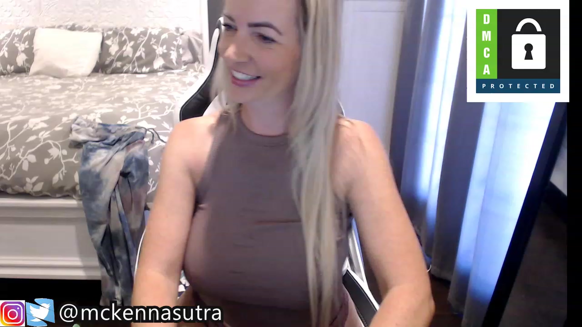 Gallery image thumbnail from Mckennasutra's myfreecams stream on, 11/16/2022, 18:57 image 4 of 20
