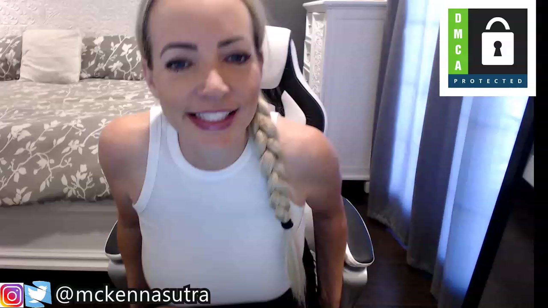 Gallery image thumbnail from Mckennasutra's myfreecams stream on, 11/17/2022, 16:33 image 2 of 20