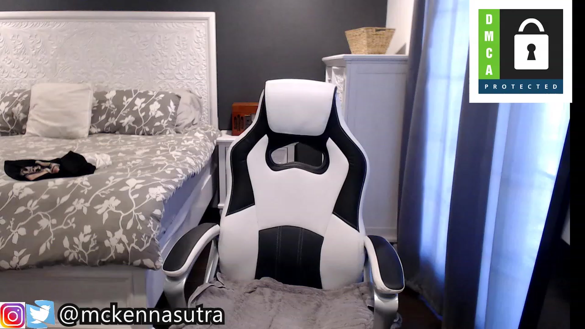 Gallery image thumbnail from Mckennasutra's myfreecams stream on, 11/18/2022, 01:38 image 6 of 20
