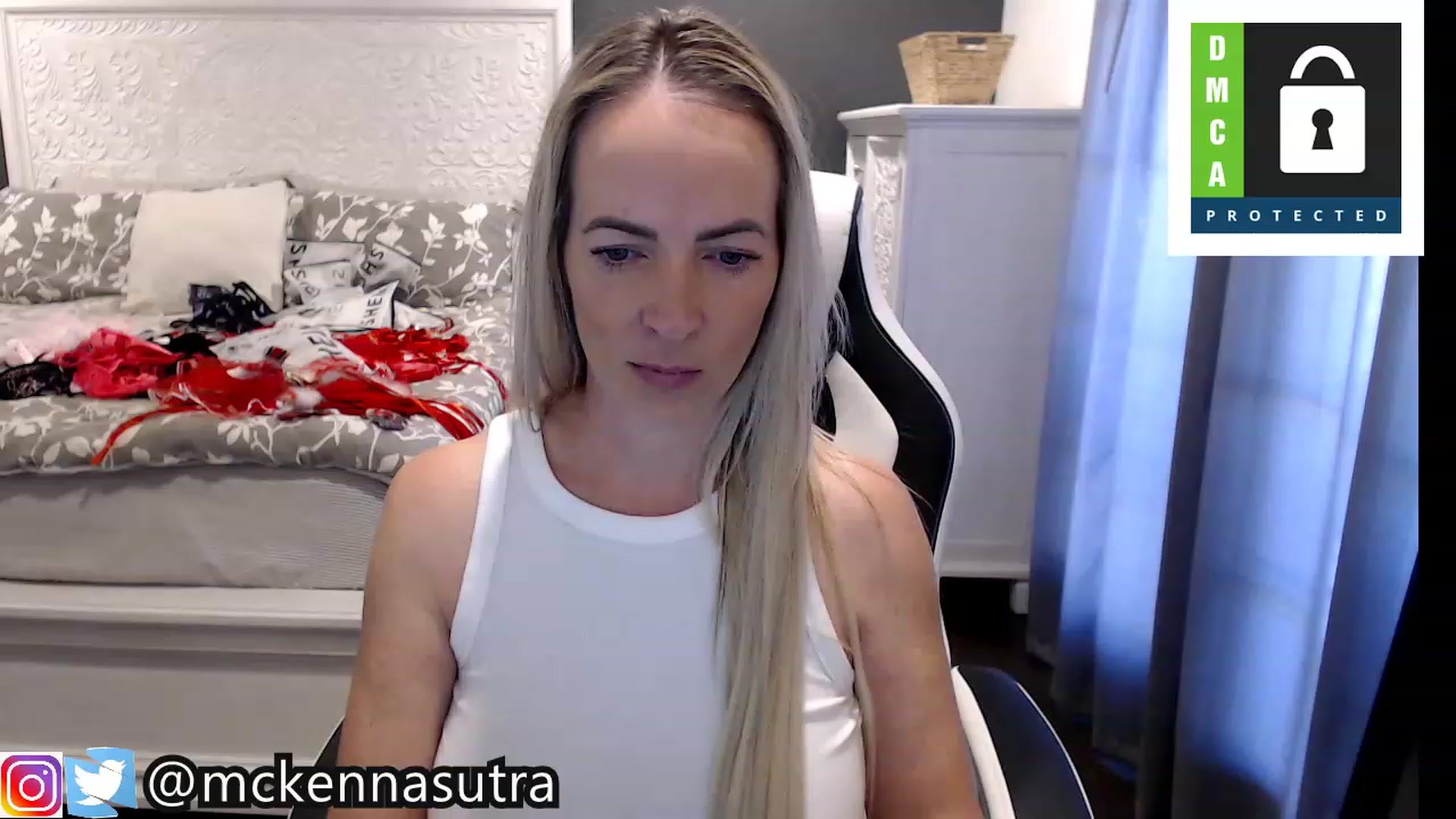 Gallery image thumbnail from Mckennasutra's myfreecams stream on, 11/29/2022, 17:26 image 19 of 20
