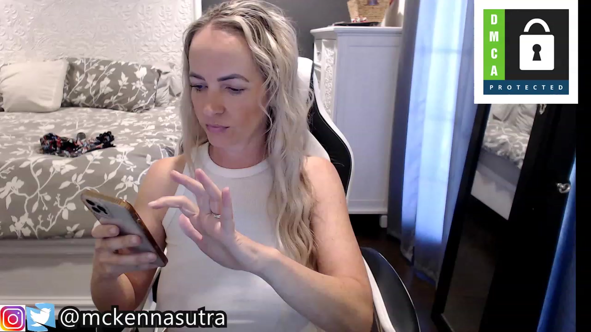 Gallery image thumbnail from Mckennasutra's myfreecams stream on, 12/26/2022, 17:00 image 15 of 20
