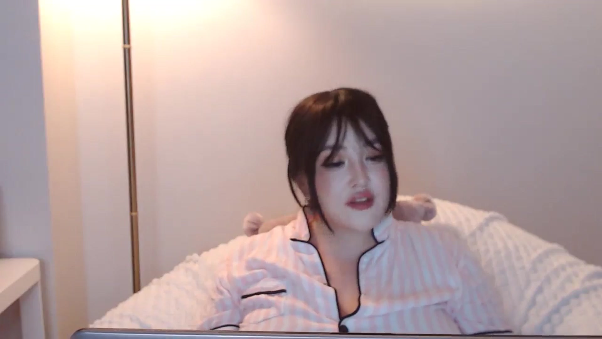 Gallery image thumbnail from MeLONsTherapy's myfreecams stream on, 08/26/2025, 12:59 image 4 of 20
