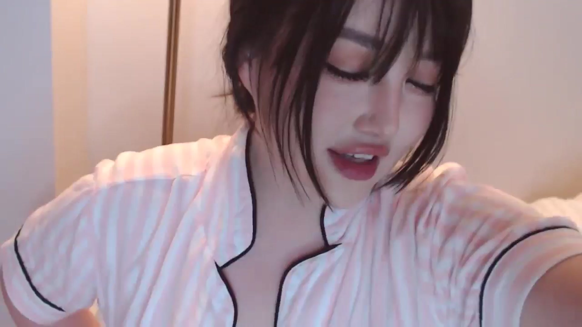 Gallery image thumbnail from MeLONsTherapy's myfreecams stream on, 08/26/2025, 12:59 image 11 of 20