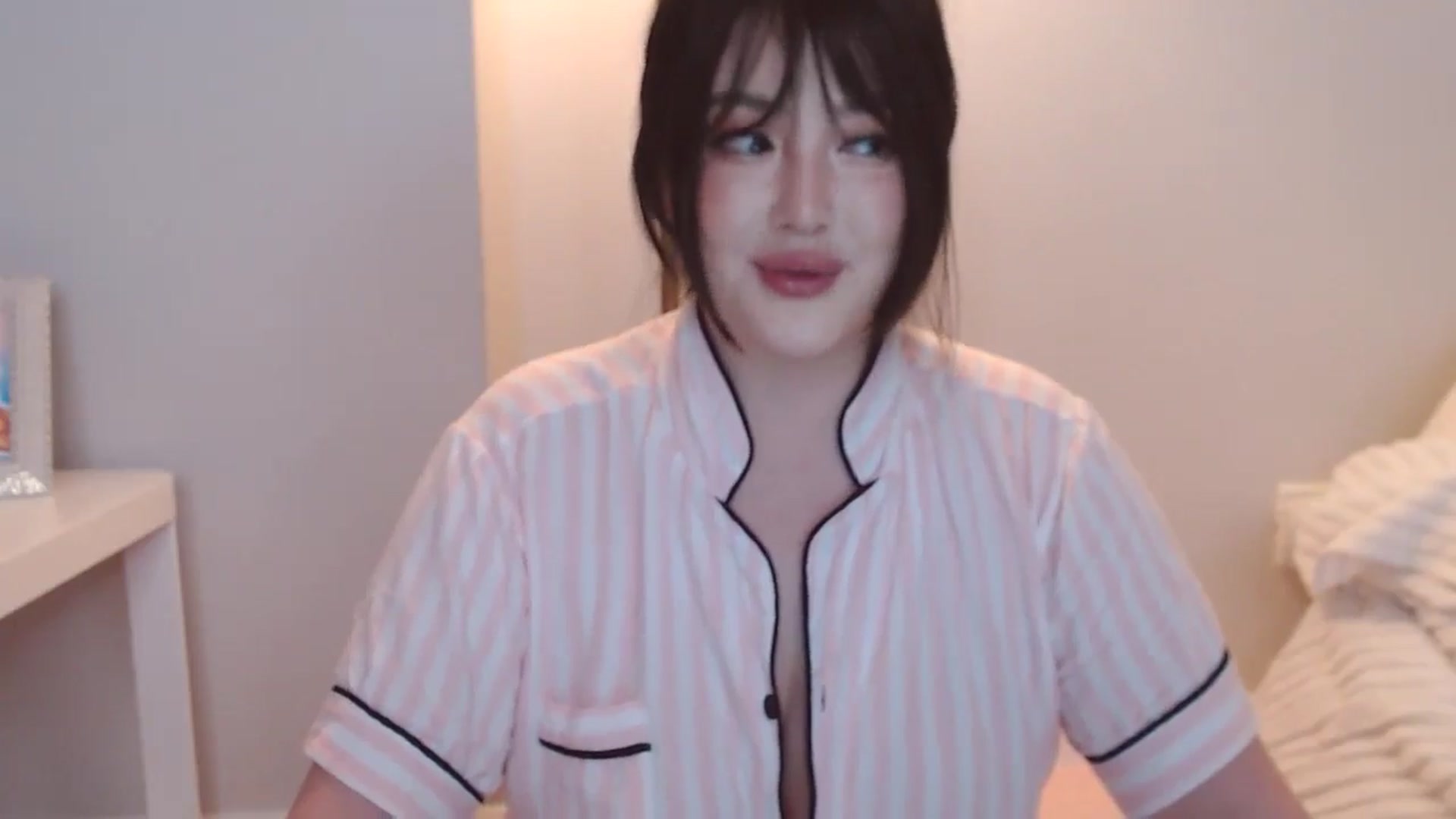 Gallery image thumbnail from MeLONsTherapy's myfreecams stream on, 08/26/2025, 13:53 image 9 of 20