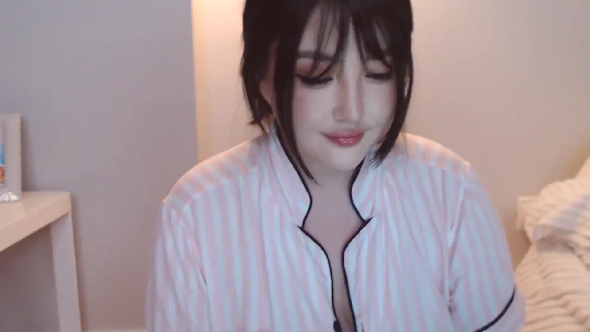 Gallery image thumbnail from MeLONsTherapy's myfreecams stream on, 08/26/2025, 13:53 image 14 of 20