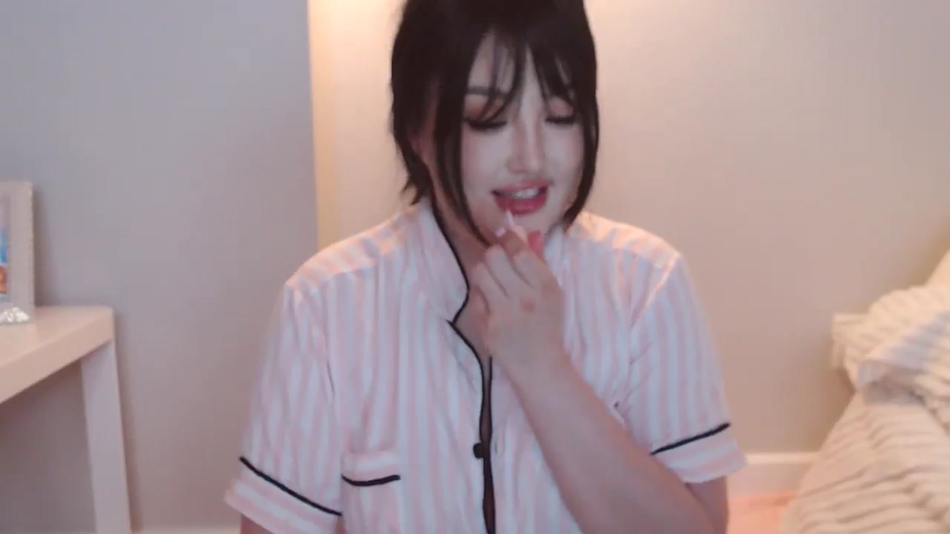 Gallery image thumbnail from MeLONsTherapy's myfreecams stream on, 08/26/2025, 13:53 image 13 of 20